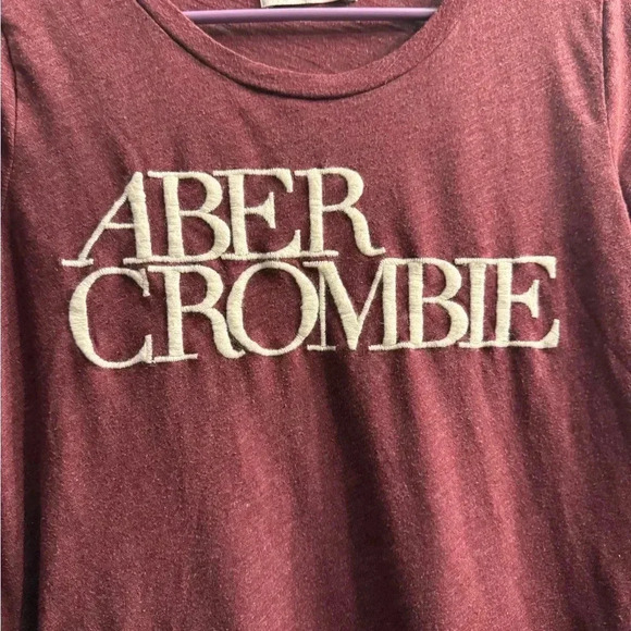 Abercrombie & Fitch Women’s long sleeve top in a wine color Embroidered logo XS - Picture 2 of 8